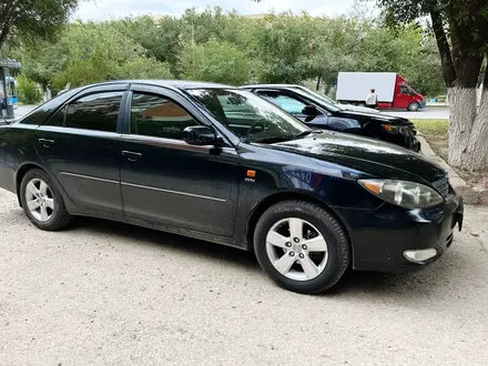 Toyota Camry 2003 года за 6 300 000 тг. в Актобе – фото 2