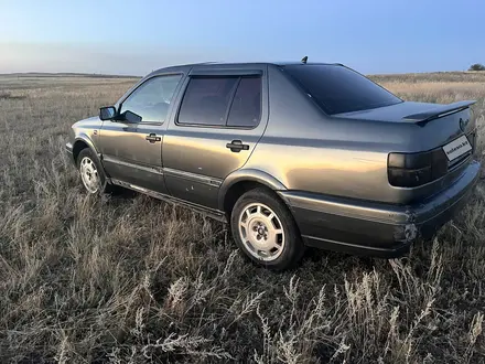 Volkswagen Vento 1992 года за 1 000 000 тг. в Караганда – фото 3