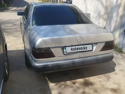 Mercedes-Benz E 220 1993 года за 2 200 000 тг. в Шымкент – фото 3