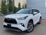 Toyota Highlander 2023 года за 37 000 000 тг. в Астана