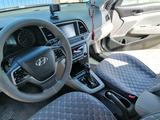 Hyundai Elantra 2018 года за 6 000 000 тг. в Атырау – фото 5