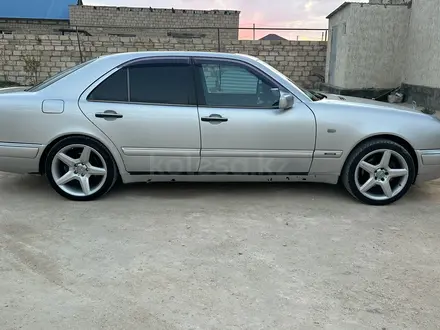 Mercedes-Benz E 320 1998 года за 5 500 000 тг. в Жанаозен – фото 2