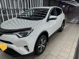 Toyota RAV4 2017 года за 12 990 000 тг. в Астана – фото 2