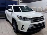 Toyota Highlander 2017 года за 14 500 000 тг. в Уральск