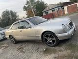 Mercedes-Benz E 320 1997 года за 3 150 000 тг. в Алматы – фото 2