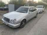 Mercedes-Benz E 320 1997 года за 3 150 000 тг. в Алматы