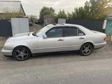 Mercedes-Benz E 320 1997 года за 3 150 000 тг. в Алматы – фото 3