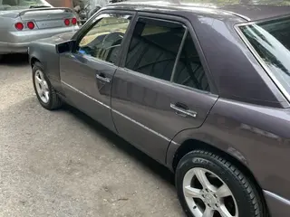 Mercedes-Benz E 280