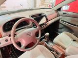 Toyota Camry 2006 годаүшін3 700 000 тг. в Атырау – фото 2