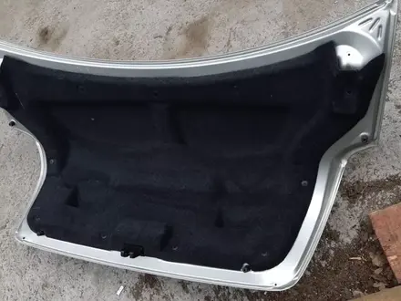 Крышка багажника на Avensis седан 25 кузов за 50 000 тг. в Алматы – фото 4