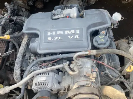 Двигатель HEMI Dodge RAM 5.7-литровый 16-клапанный V8 за 1 750 000 тг. в Алматы
