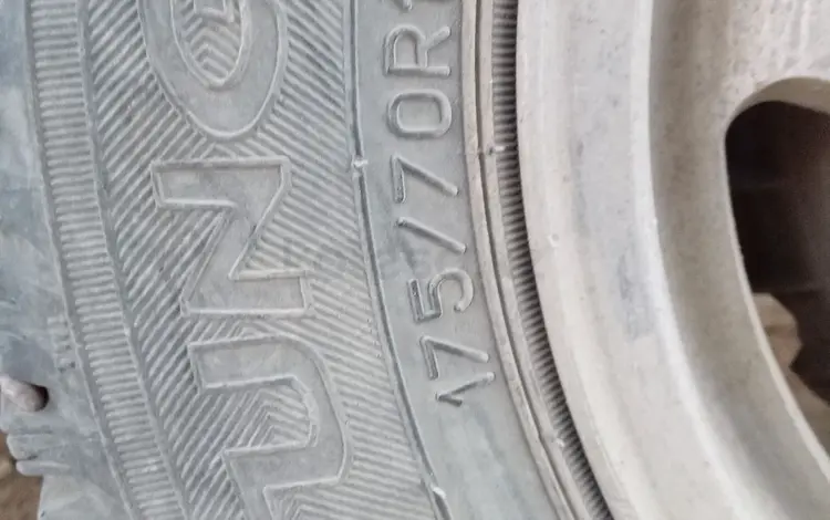 Шина с диском за 50 000 тг. в Жезказган