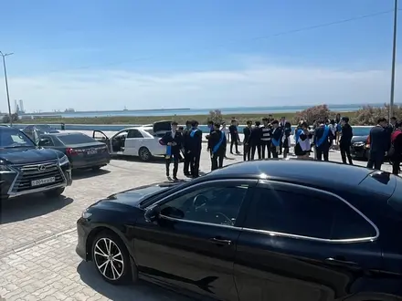 Toyota Camry 2021 года за 14 500 000 тг. в Актау – фото 2