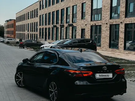 Toyota Camry 2021 года за 14 500 000 тг. в Актау – фото 5