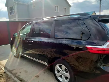 Toyota Sienna 2016 года за 12 000 000 тг. в Атырау – фото 4