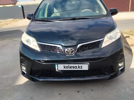 Toyota Sienna 2016 года за 12 000 000 тг. в Атырау