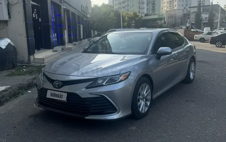 Toyota Camry 2021 года за 8 400 000 тг. в Атырау