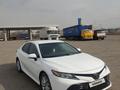 Toyota Camry 2019 года за 13 200 000 тг. в Алматы – фото 2