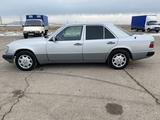 Mercedes-Benz E 200 1990 года за 1 750 000 тг. в Тараз – фото 4