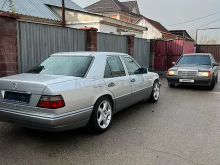 Mercedes-Benz E 280 1994 года за 6 200 000 тг. в Алматы – фото 17