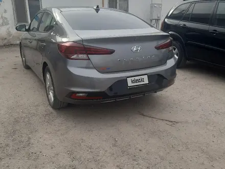 Hyundai Elantra 2019 года за 7 500 000 тг. в Тараз – фото 2