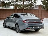 Hyundai Sonata 2023 годаfor13 950 000 тг. в Костанай – фото 4