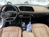 Hyundai Sonata 2023 года за 13 500 000 тг. в Петропавловск – фото 2