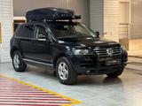 Volkswagen Touareg 2006 года за 4 990 000 тг. в Алматы – фото 3