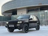 Jeep Grand Cherokee 1998 года за 6 000 000 тг. в Астана – фото 2