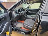 Toyota Highlander 2021 года за 21 000 000 тг. в Атырау – фото 3