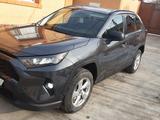 Toyota RAV4 2021 года за 16 500 000 тг. в Шымкент – фото 3