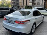 Toyota Camry 2018 года за 13 500 000 тг. в Алматы – фото 4