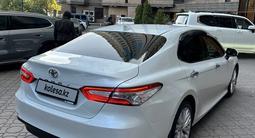 Toyota Camry 2018 года за 13 500 000 тг. в Алматы – фото 4