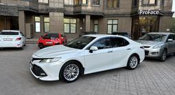Toyota Camry 2018 года за 13 500 000 тг. в Алматы – фото 2