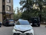 Toyota Camry 2018 года за 13 500 000 тг. в Алматы