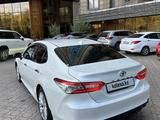 Toyota Camry 2018 года за 13 500 000 тг. в Алматы – фото 5