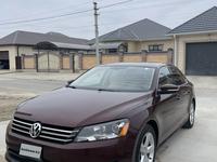 Volkswagen Passat 2013 годаfor4 800 000 тг. в Атырау