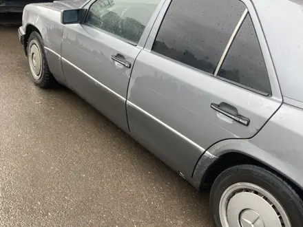 Mercedes-Benz E 230 1991 года за 1 200 000 тг. в Астана – фото 3