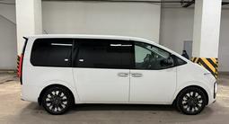 Hyundai Staria 2023 года за 22 500 000 тг. в Астана – фото 4