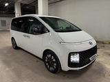 Hyundai Staria 2023 года за 22 500 000 тг. в Астана