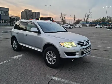 Volkswagen Touareg 2008 года за 8 200 000 тг. в Алматы – фото 2