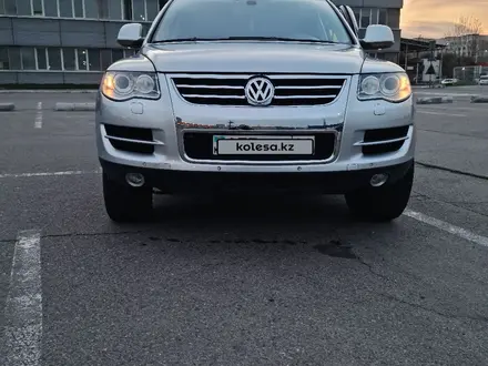 Volkswagen Touareg 2008 года за 8 200 000 тг. в Алматы – фото 4