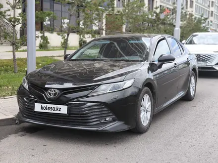 Toyota Camry 2019 года за 12 200 000 тг. в Астана – фото 2