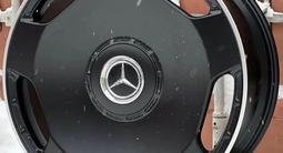 Оригинальные диски AMG R22 на Mercedes G Classe W463 Гелендваген за 450 000 тг. в Астана – фото 2