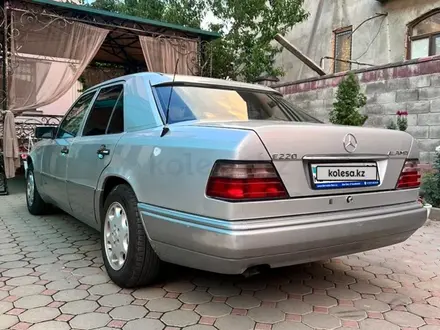 Mercedes-Benz E 200 1994 года за 2 600 000 тг. в Алматы