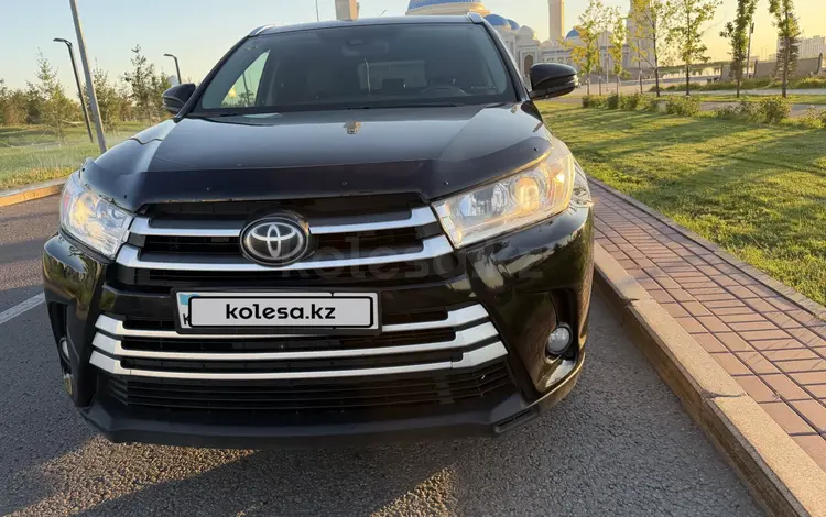 Toyota Highlander 2019 года за 16 000 000 тг. в Астана
