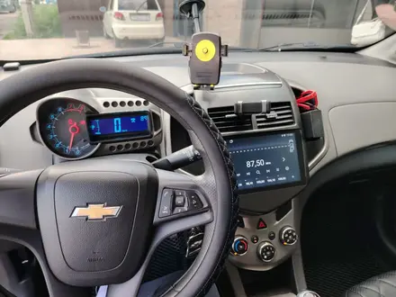 Chevrolet Aveo 2014 года за 3 800 000 тг. в Уральск – фото 7