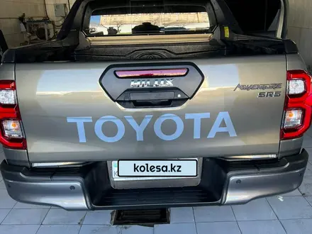 Toyota Hilux 2023 года за 27 000 000 тг. в Актау – фото 3