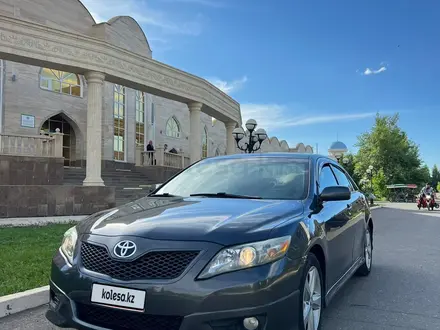 Toyota Camry 2011 года за 4 600 000 тг. в Уральск – фото 2