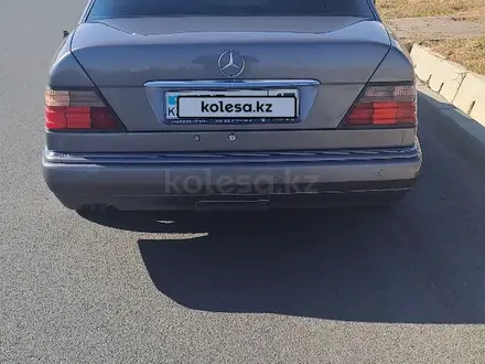 Mercedes-Benz E 220 1993 года за 2 700 000 тг. в Шымкент – фото 2